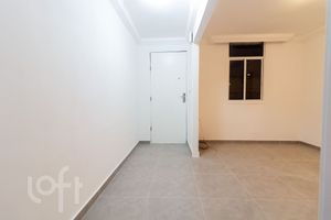 Image 6 - 885813