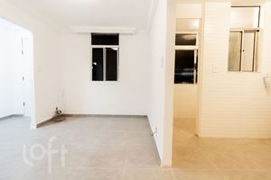 Image 1 - 885813