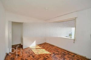 Image 21 - 885822