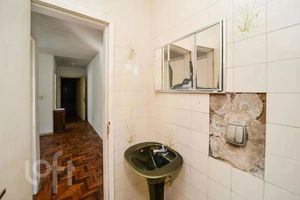 Image 15 - 885822