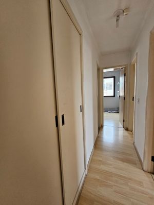 Image 16 - 885824