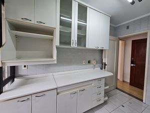 Image 1 - 885824