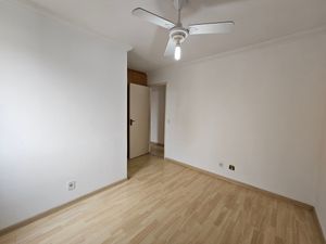 Image 18 - 885824