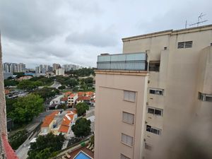 Image 19 - 885824