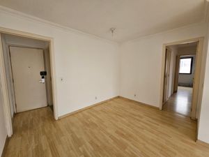 Image 9 - 885824