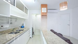 Image 4 - 885833
