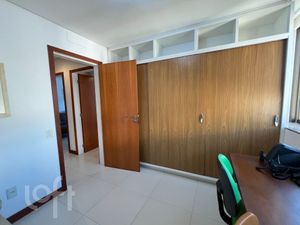 Image 27 - 885843