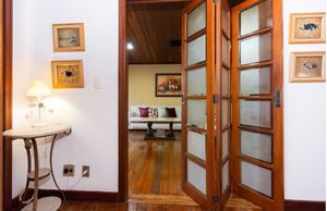 Image 36 - 885848