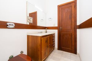 Image 32 - 885848