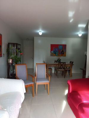Image 35 - 885852