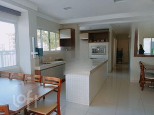 Image 19 - 885852
