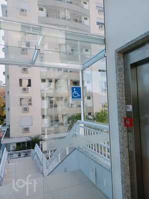 Image 3 - 885852