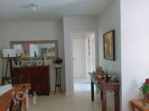 Image 27 - 885852