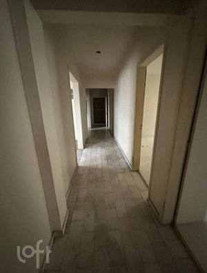 Image 18 - 885858