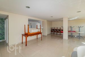 Image 36 - 885860