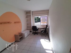 Image 17 - 885862