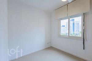 Image 8 - 885867