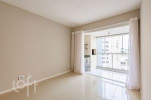 Image 1 - 885867