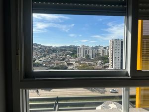 Image 6 - 885871