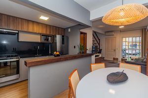 Image 7 - 885875