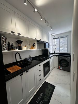 Image 9 - 885878