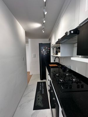 Image 15 - 885878