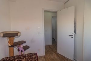 Image 13 - 885910