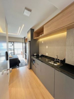 Image 3 - 885915