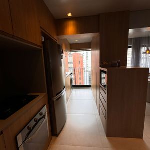 Image 4 - 885917