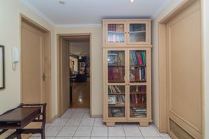 Image 10 - 885920