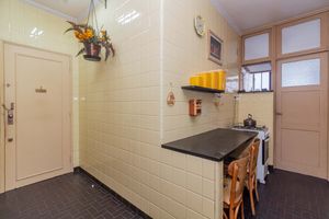 Image 29 - 885920