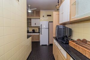 Image 30 - 885920
