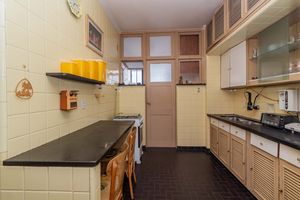Image 33 - 885920
