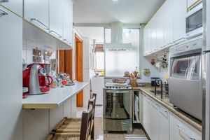 Image 10 - 885923