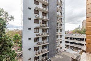 Image 15 - 885923