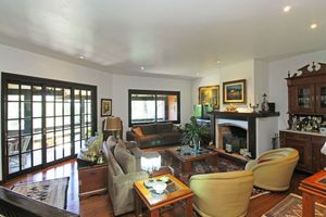 Image 33 - 885925