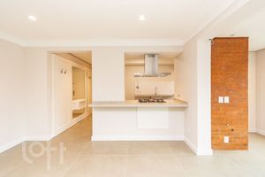 Image 4 - 885928