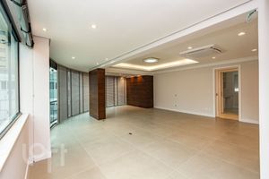 Image 1 - 885928