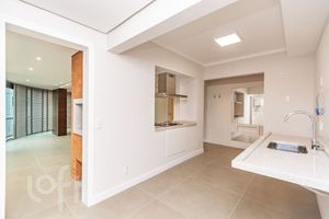 Image 11 - 885928