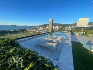 Image 10 - 885932