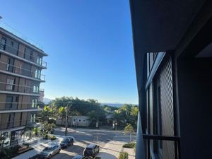 Image 17 - 885932