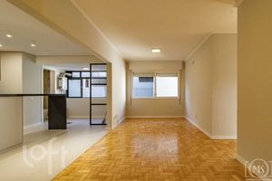 Image 15 - 885933