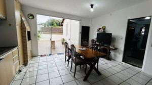 Image 8 - 885940