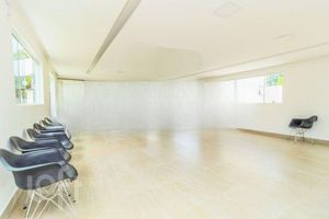 Image 16 - 885941
