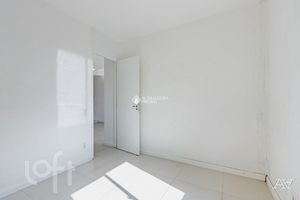 Image 11 - 885946