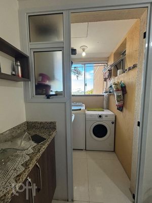 Image 13 - 885958