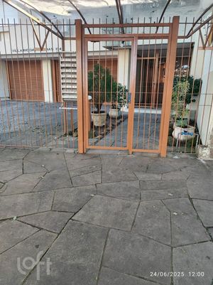 Image 32 - 885966