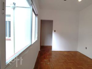 Image 21 - 885972