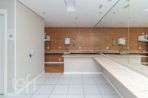 Image 31 - 885974