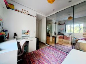 Image 15 - 885975